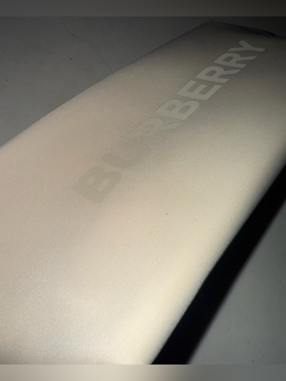 Burberry GWP✨🤍🤎💛Creamy Tan Cosmetic Pouch with Subtle Logo